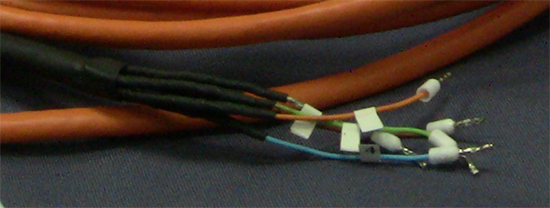 Подключение кабеля к расходомеру